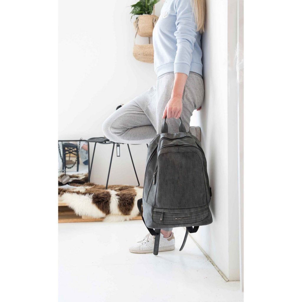 Trendy Diaper Bags For Stylish Fashionable Moms. I've rounded up the most stylish diaper bags available at a reasonable price!  These cute bags will keep you feeling like the trendsetting mamma you are!